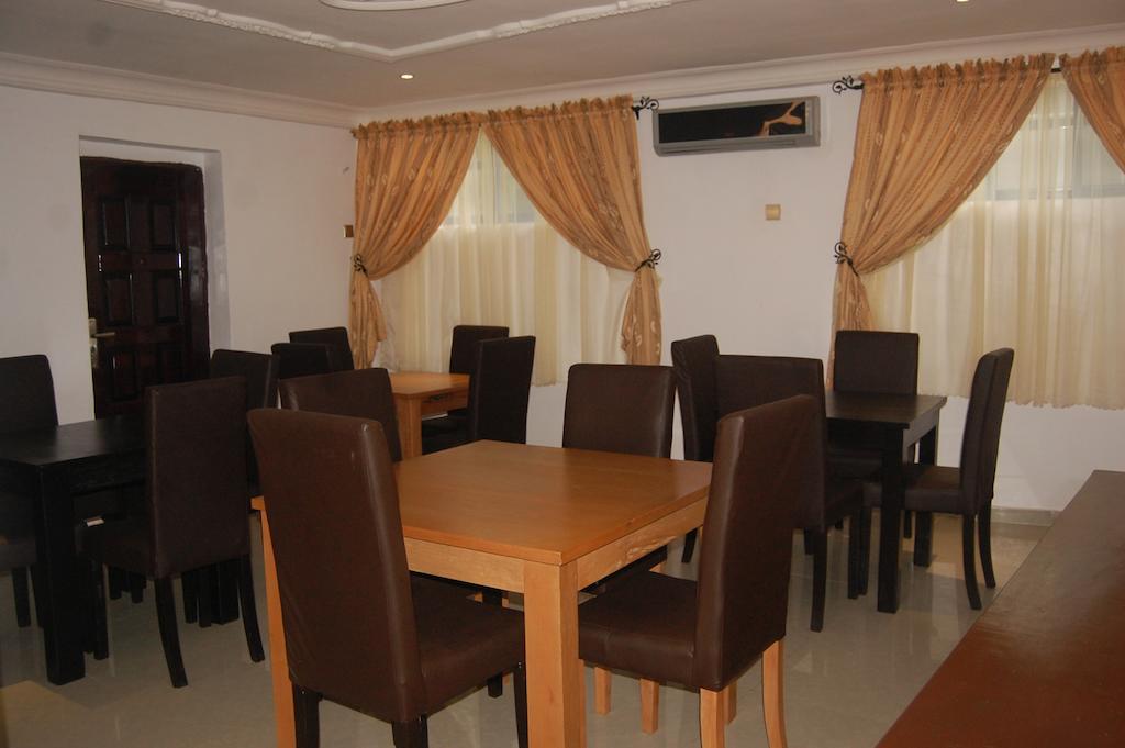 Ben Auto Hotel Lagos Exterior foto