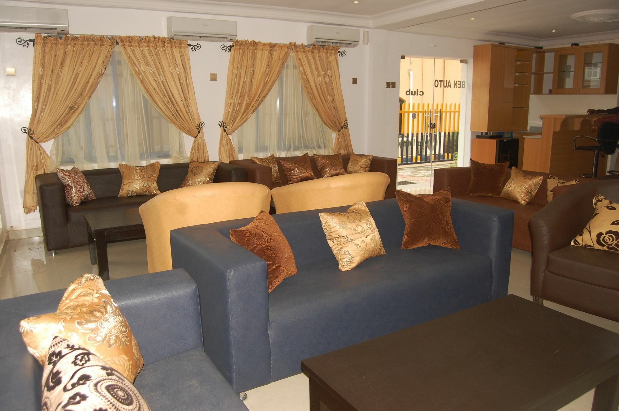 Ben Auto Hotel Lagos Exterior foto